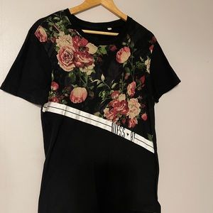 Guess Medium size mens t-shirt